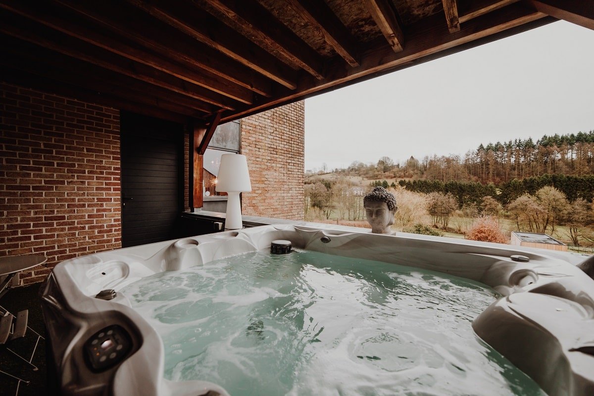 At Home - Love’nSpa - weekend en amoureux, love rooms avec spa ou jacuzzi privatifAt Home