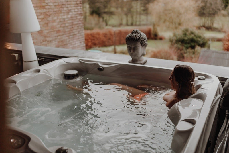 At Home - Love’nSpa - weekend en amoureux, love rooms avec spa ou jacuzzi privatif2 de At Home