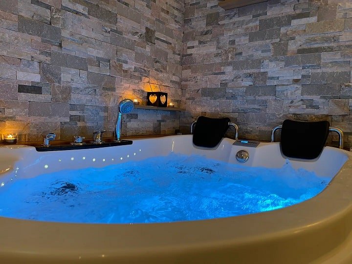 Aux 3 Glands - Nature & Spa - Love’nSpa - weekend en amoureux, love rooms avec spa ou jacuzzi privatif10 de Aux 3 Glands - Nature & Spa