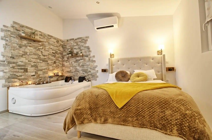 Aux 3 Glands - Nature & Spa - Love’nSpa - weekend en amoureux, love rooms avec spa ou jacuzzi privatif8 de Aux 3 Glands - Nature & Spa