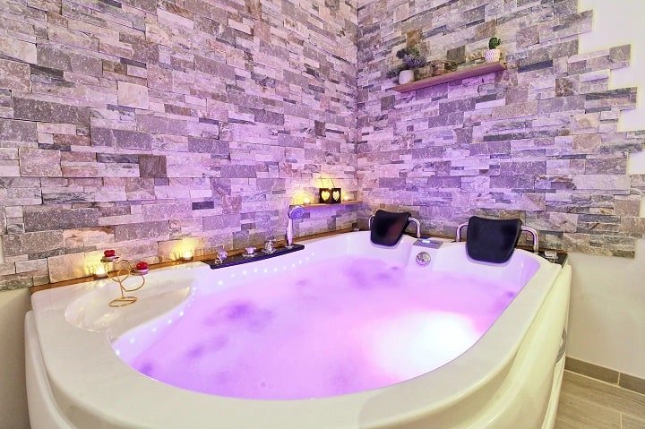 Aux 3 Glands - Nature & Spa - Love’nSpa - weekend en amoureux, love rooms avec spa ou jacuzzi privatif7 de Aux 3 Glands - Nature & Spa