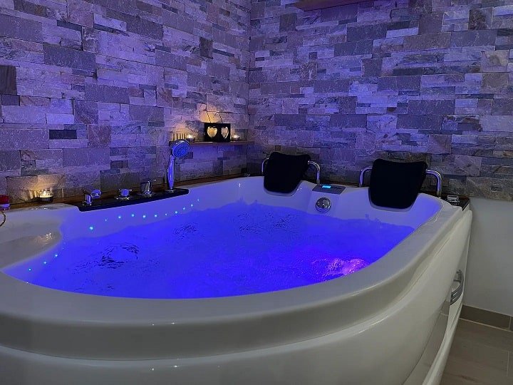 Aux 3 Glands - Nature & Spa - Love’nSpa - weekend en amoureux, love rooms avec spa ou jacuzzi privatifAux 3 Glands - Nature & Spa