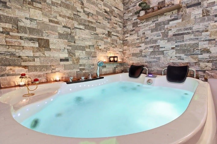 Aux 3 Glands - Nature & Spa - Love’nSpa - weekend en amoureux, love rooms avec spa ou jacuzzi privatif3 de Aux 3 Glands - Nature & Spa