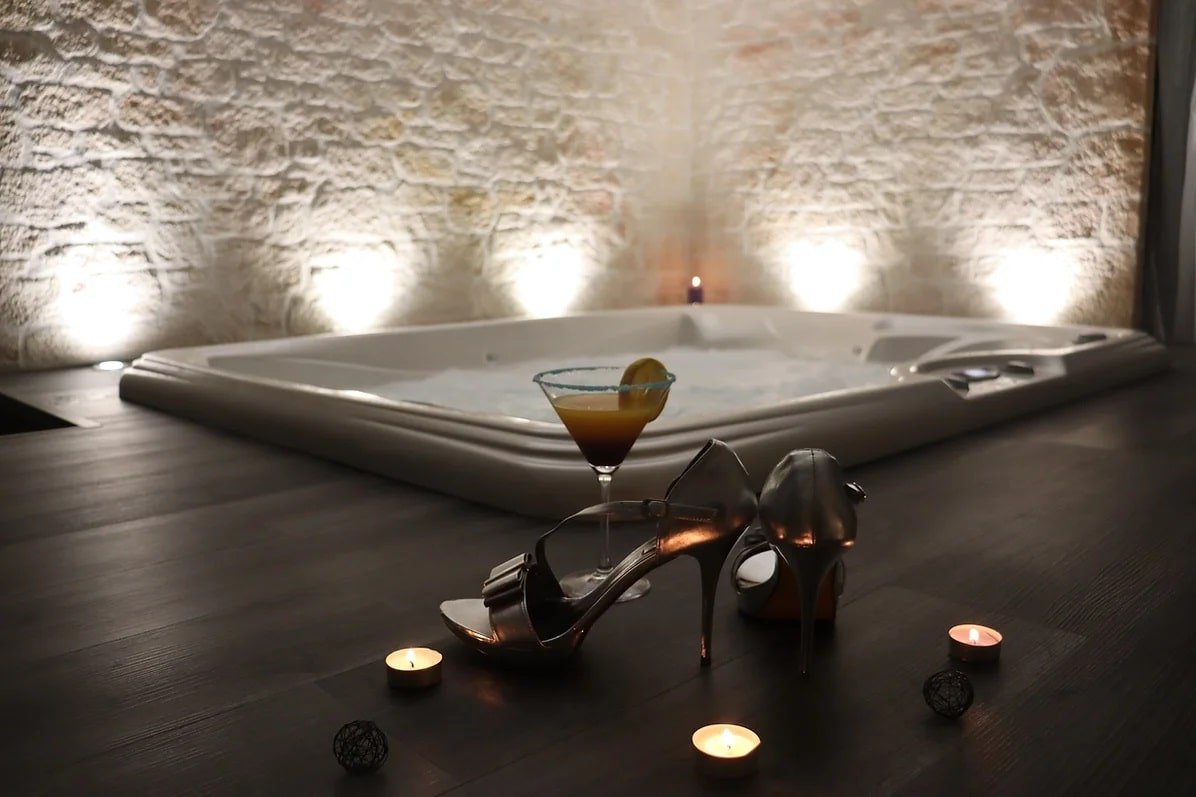 Bulle de rêve - Suite de charme - Love’nSpa - weekend en amoureux, love rooms avec spa ou jacuzzi privatifBulle de rêve - Suite de charme