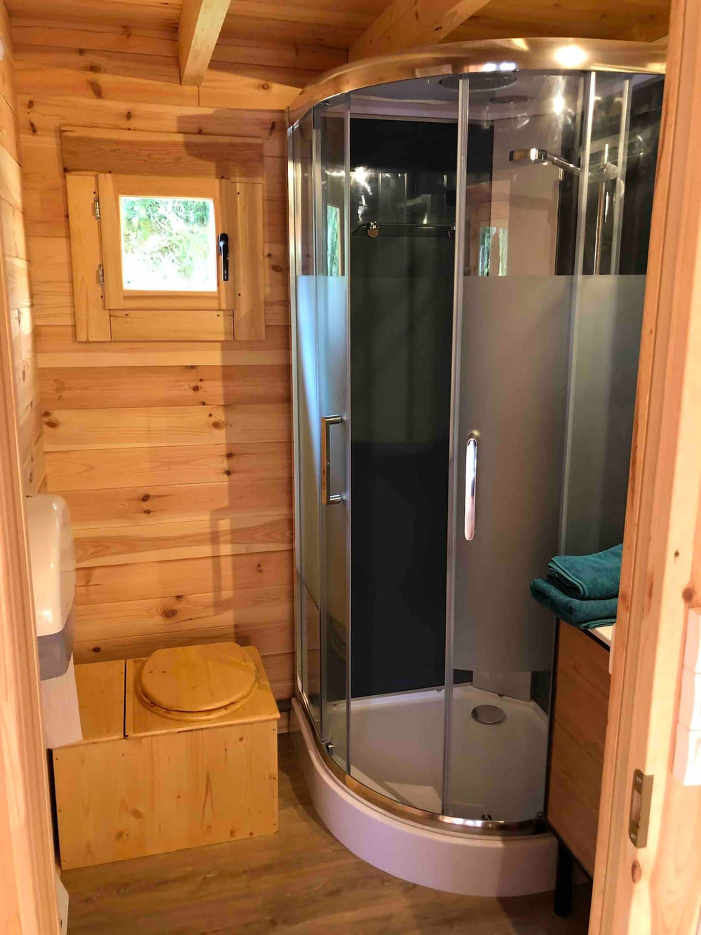 Chalet Spa des Etangs de la Palombière - Love’nSpa - weekend en amoureux, love rooms avec spa ou jacuzzi privatif3 de Chalet Spa des Etangs de la Palombière