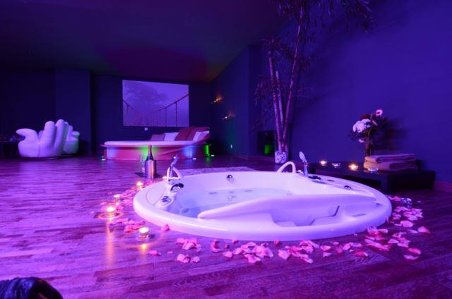 Chambre Ignazio - Love’nSpa - weekend en amoureux, love rooms avec spa ou jacuzzi privatif