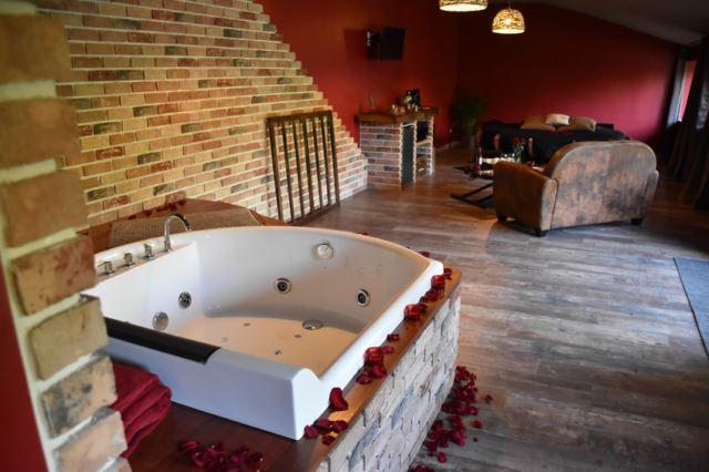 Chambre Innamorato - Love’nSpa - weekend en amoureux, love rooms avec spa ou jacuzzi privatif