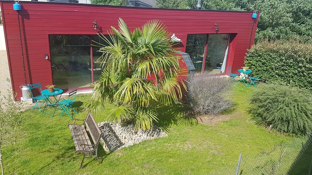 Chuttt... Love Room Fraise - Love’nSpa - weekend en amoureux, love rooms avec spa ou jacuzzi privatifChuttt... Love Room Fraise