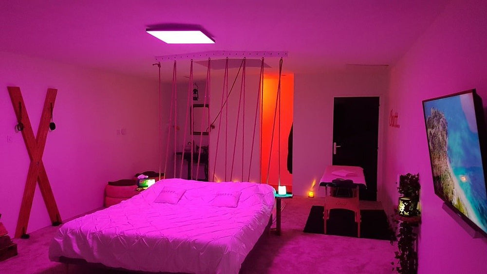 Chuttt... Love Room Fraise - Love’nSpa - weekend en amoureux, love rooms avec spa ou jacuzzi privatif4 de Chuttt... Love Room Fraise