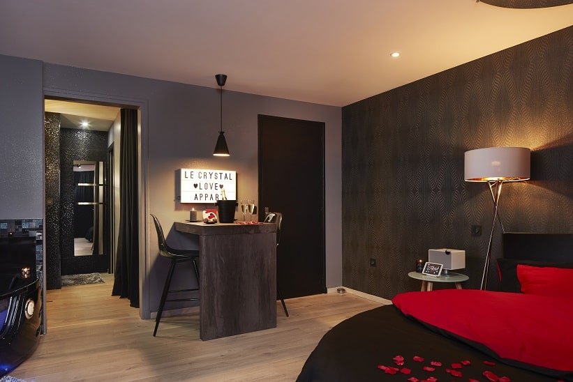 Crystal Love Appart - Love’nSpa - weekend en amoureux, love rooms avec spa ou jacuzzi privatif4 de Crystal Love Appart