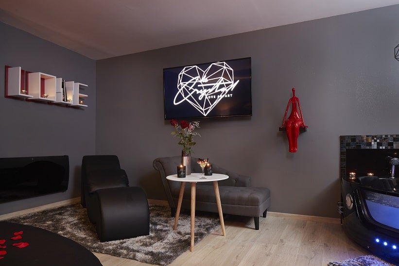 Crystal Love Appart - Love’nSpa - weekend en amoureux, love rooms avec spa ou jacuzzi privatif10 de Crystal Love Appart
