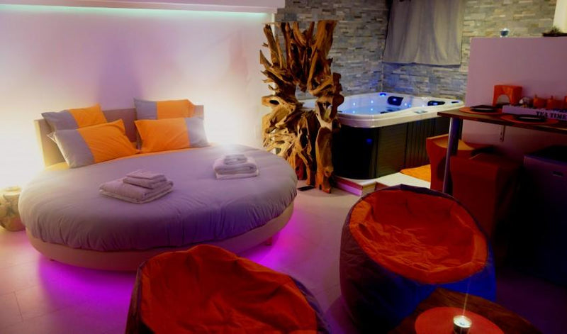 DOMAINE DE LA BESNERIE La Suit’Moonlight - Love’nSpa - weekend en amoureux, love rooms avec spa ou jacuzzi privatif