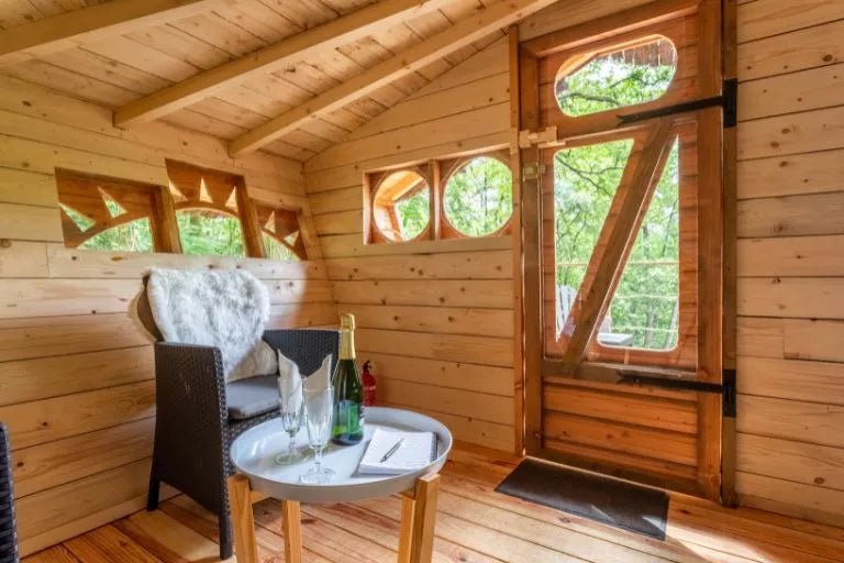 Domaine des Vaulx - Cabane Prague Spa - Love’nSpa - weekend en amoureux, love rooms avec spa ou jacuzzi privatif4 de Domaine des Vaulx - Cabane Prague Spa