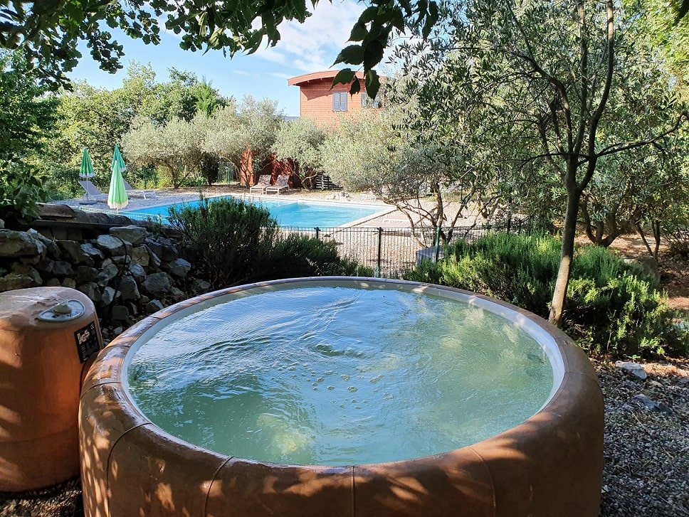 Domaine Saint Cerice - Nid d'amour - Love’nSpa - weekend en amoureux, love rooms avec spa ou jacuzzi privatif10 de Domaine Saint Cerice - Nid d'amour