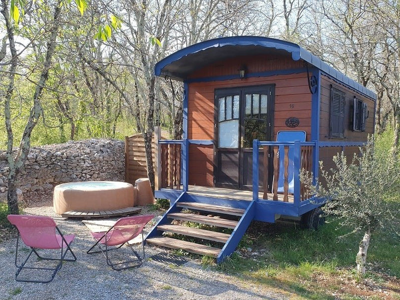 Domaine Saint Cerice - Nid d'amour - Love’nSpa - weekend en amoureux, love rooms avec spa ou jacuzzi privatif3 de Domaine Saint Cerice - Nid d'amour