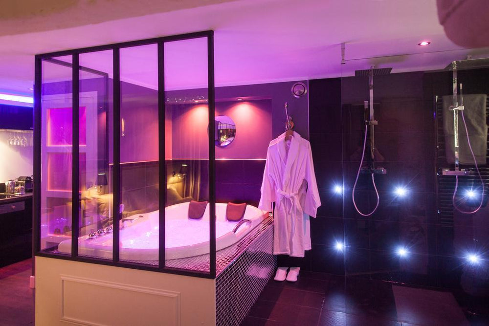 Espace Privé (2) - Love’nSpa - weekend en amoureux, love rooms avec spa ou jacuzzi privatif1 de Espace Privé (2)