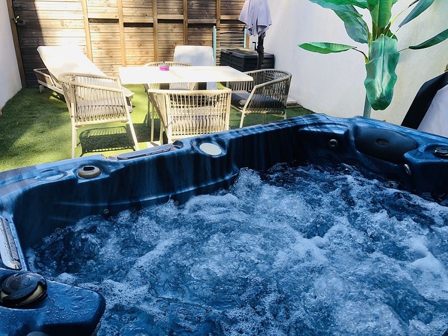 Étoiles de Provence - Suite GLAMOUR - Love’nSpa - weekend en amoureux, love rooms avec spa ou jacuzzi privatif1 de Étoiles de Provence - Suite GLAMOUR