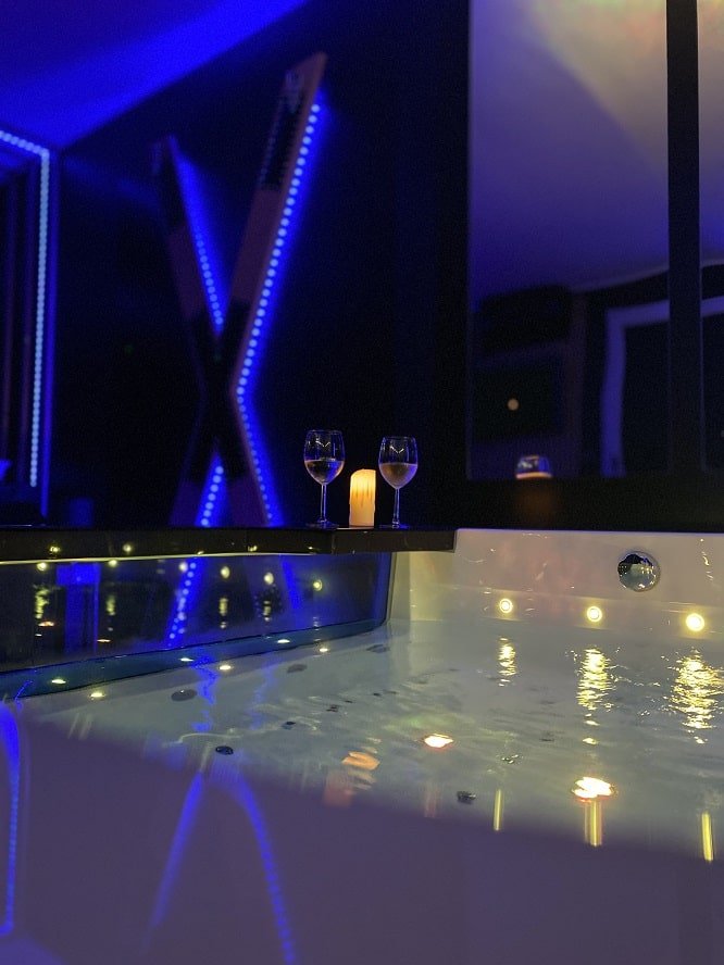 Games of Room - Love’nSpa - weekend en amoureux, love rooms avec spa ou jacuzzi privatif2 de Games of Room