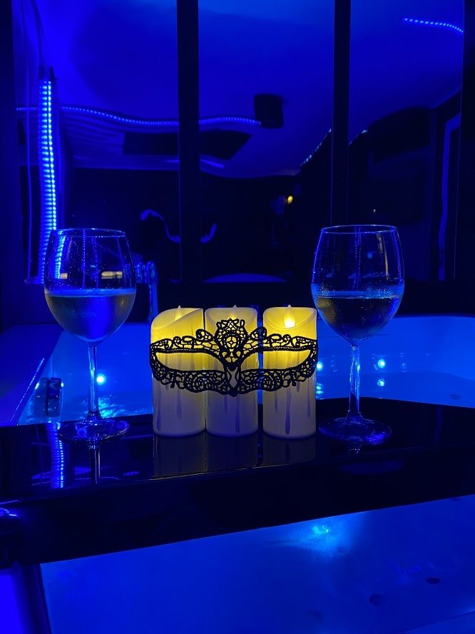 Games of Room - Love’nSpa - weekend en amoureux, love rooms avec spa ou jacuzzi privatif12 de Games of Room