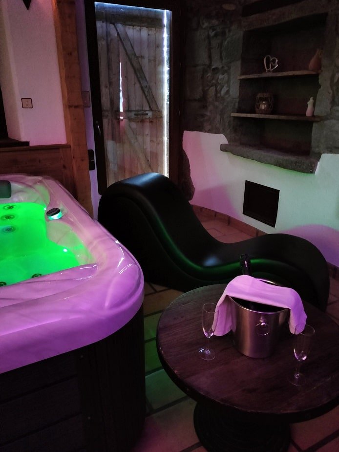 Gite à la ferme - Spa privé - Love’nSpa - weekend en amoureux, love rooms avec spa ou jacuzzi privatif10 de Gite à la ferme - Spa privé