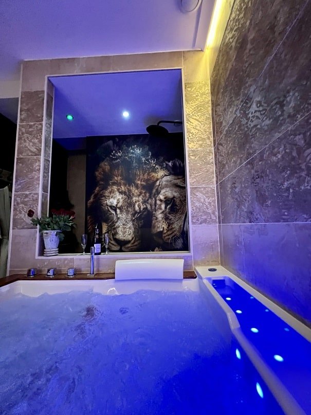 Kastell Ô fil de l’eau - Suite KalypsÔ - Love’nSpa - weekend en amoureux, love rooms avec spa ou jacuzzi privatif3 de Kastell Ô fil de l’eau - Suite KalypsÔ
