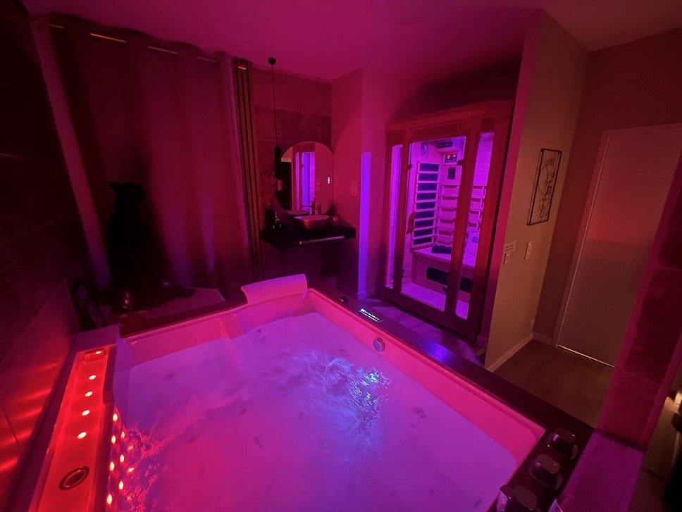 Kastell Ô fil de l’eau - Suite KalypsÔ - Love’nSpa - weekend en amoureux, love rooms avec spa ou jacuzzi privatif1 de Kastell Ô fil de l’eau - Suite KalypsÔ
