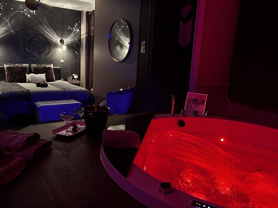 Kastell Ô fil de l’eau - Suite KassiÔpée - Love’nSpa - weekend en amoureux, love rooms avec spa ou jacuzzi privatif5 de Kastell Ô fil de l’eau - Suite KassiÔpée