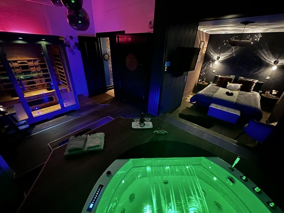 Kastell Ô fil de l’eau - Suite KassiÔpée - Love’nSpa - weekend en amoureux, love rooms avec spa ou jacuzzi privatif1 de Kastell Ô fil de l’eau - Suite KassiÔpée