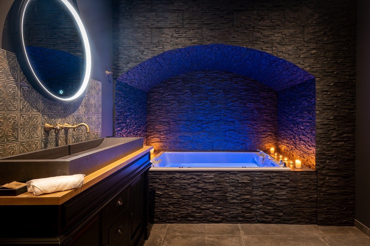 LA BASTIDE DU ROCHER - L’Ecurie - Love’nSpa - weekend en amoureux, love rooms avec spa ou jacuzzi privatifLA BASTIDE DU ROCHER - L’Ecurie