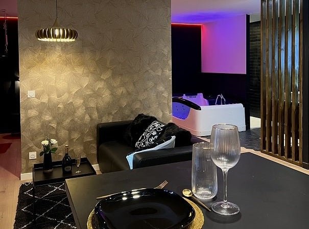 La Belle Nuit - Nuit Etoilée - Love’nSpa - weekend en amoureux, love rooms avec spa ou jacuzzi privatif10 de La Belle Nuit - Nuit Etoilée