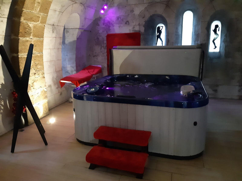 La Chapelle Aux Amoureux - Love’nSpa - weekend en amoureux, love rooms avec spa ou jacuzzi privatif1 de La Chapelle Aux Amoureux