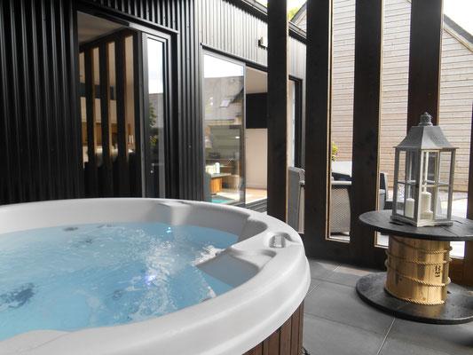 La Douce Escapade - Love’nSpa - weekend en amoureux, love rooms avec spa ou jacuzzi privatif3 de La Douce Escapade