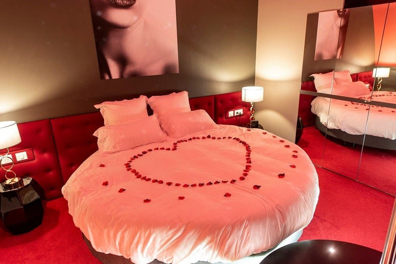 La Glamour - Love’nSpa - weekend en amoureux, love rooms avec spa ou jacuzzi privatif3 de La Glamour