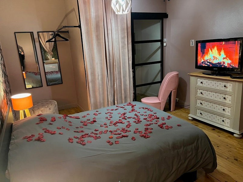 La parenthèse - FLOWER ROOM - Love’nSpa - weekend en amoureux, love rooms avec spa ou jacuzzi privatif