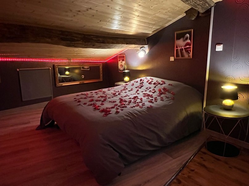 La parenthèse - SECRET ROOM - Love’nSpa - weekend en amoureux, love rooms avec spa ou jacuzzi privatif9 de La parenthèse - SECRET ROOM