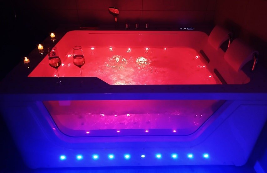 La Passionnante - Love’nSpa - weekend en amoureux, love rooms avec spa ou jacuzzi privatif1 de The Passionate