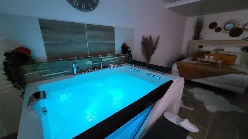 La Phine Détente Chambre&Spa - Love’nSpa - weekend en amoureux, love rooms avec spa ou jacuzzi privatif12 de La Phine Détente - Chambre&Spa