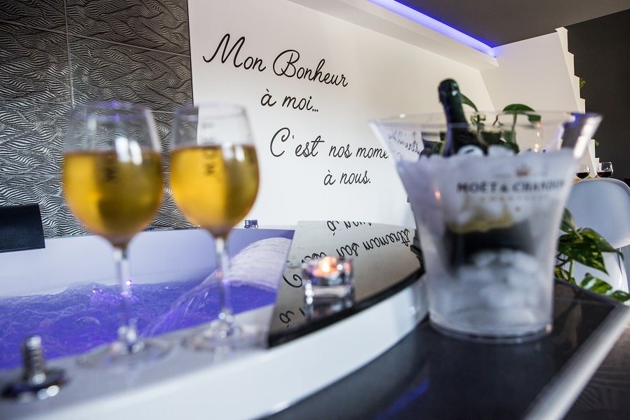 La suite 55 - La Contemporaine - Love’nSpa - weekend en amoureux, love rooms avec spa ou jacuzzi privatifLa Suite 55 - La Contemporaine