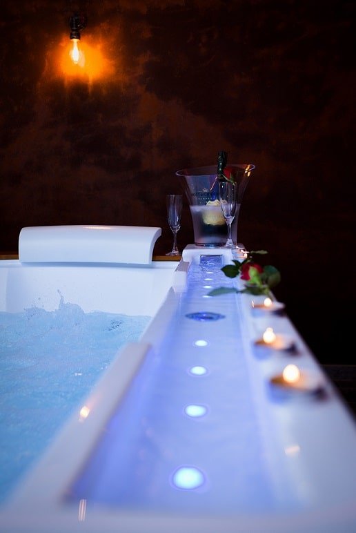 La Suite 55 - L’Industrielle - Love’nSpa - weekend en amoureux, love rooms avec spa ou jacuzzi privatif5 de La Suite 55 - L’Industrielle