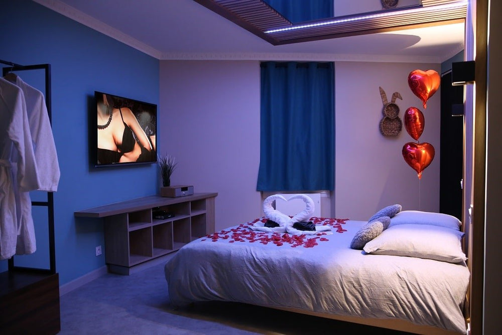 LA SUITE DES DÉSIRS - Love’nSpa - weekend en amoureux, love rooms avec spa ou jacuzzi privatif9 de LA SUITE DES DÉSIRS