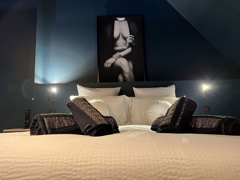 La Suite ISAHORA - Love’nSpa - weekend en amoureux, love rooms avec spa ou jacuzzi privatif