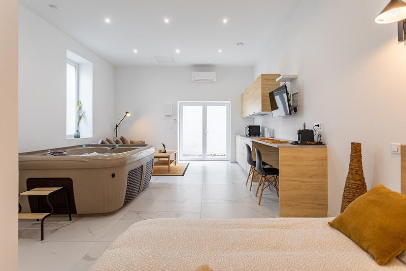 La Suite Valentine Spa Privatif - Marseille - Love’nSpa - weekend en amoureux, love rooms avec spa ou jacuzzi privatif1 de La Suite Valentine Spa Privatif - Marseille