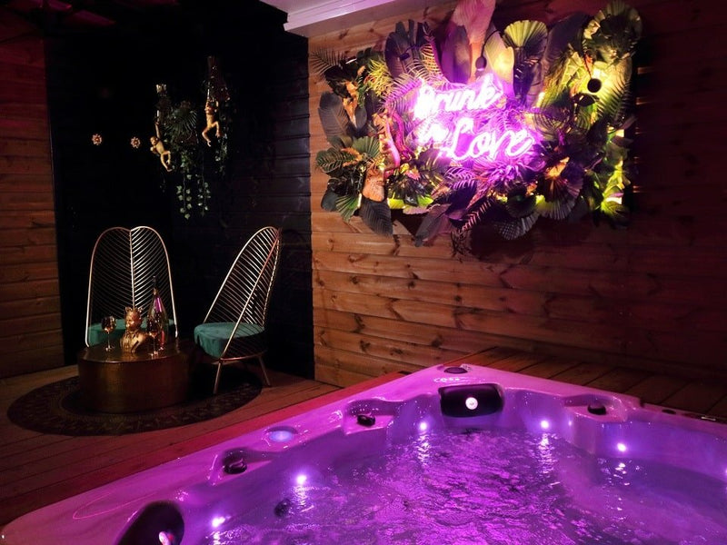 La SXCAPE ROOM - Love’nSpa - weekend en amoureux, love rooms avec spa ou jacuzzi privatif1 de La SXCAPE ROOM