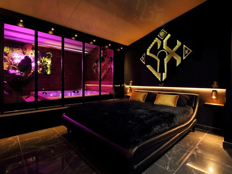 La SXCAPE ROOM - Love’nSpa - weekend en amoureux, love rooms avec spa ou jacuzzi privatif1 de La SXCAPE ROOM
