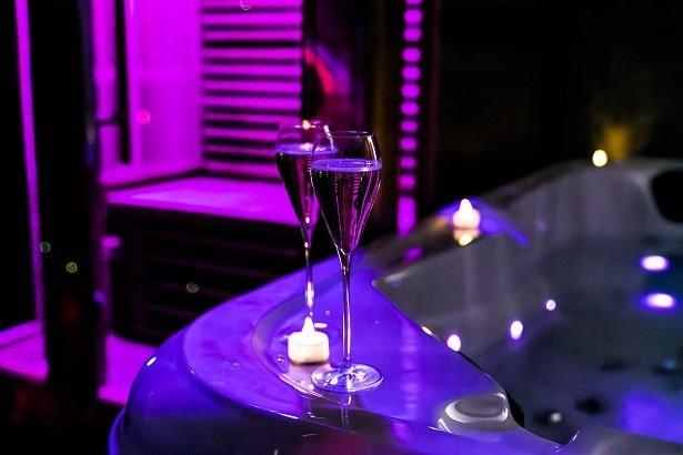 La Villa des Charmes - Love’nSpa - weekend en amoureux, love rooms avec spa ou jacuzzi privatif4 de La Villa des Charmes