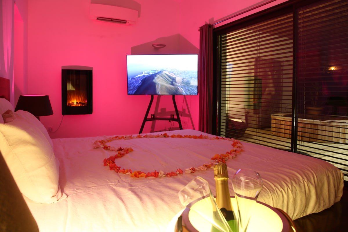 La Villa Margaux - Love’nSpa - weekend en amoureux, love rooms avec spa ou jacuzzi privatifLa Villa Margaux