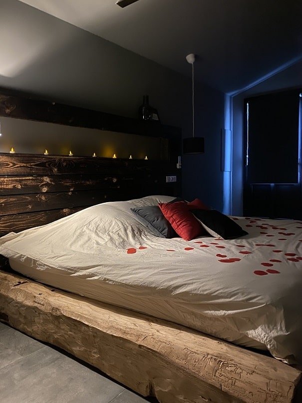 L'AVENTURE - Love’nSpa - weekend en amoureux, love rooms avec spa ou jacuzzi privatif10 de L'AVENTURE