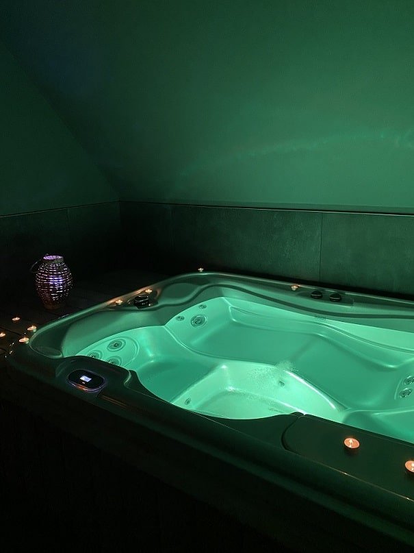 L'AVENTURE - Love’nSpa - weekend en amoureux, love rooms avec spa ou jacuzzi privatif8 de L'AVENTURE