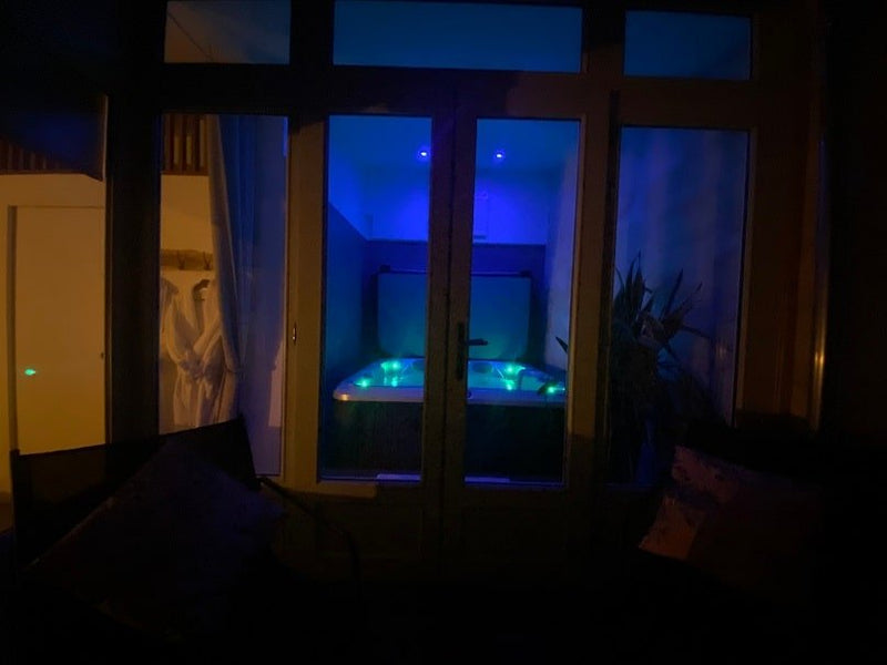 Le 50 suite and spa - La king - Love’nSpa - weekend en amoureux, love rooms avec spa ou jacuzzi privatif2 de Le 50 suite and spa - La king