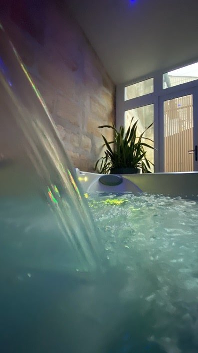 Le 50 suite and spa - La king - Love’nSpa - weekend en amoureux, love rooms avec spa ou jacuzzi privatif14 de Le 50 suite and spa - La king